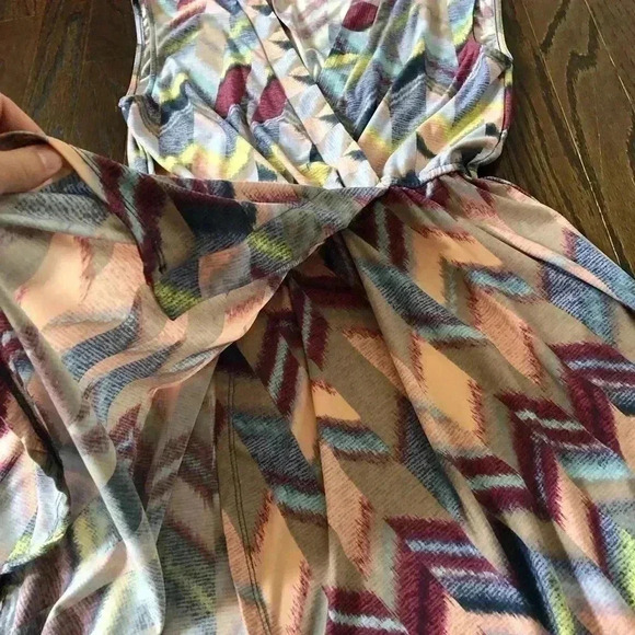 bcbgmaxazria Women’s M Geometric Sleeveless Deep V-Neck Flowy Dress - EUC!! - Picture 6 of 12